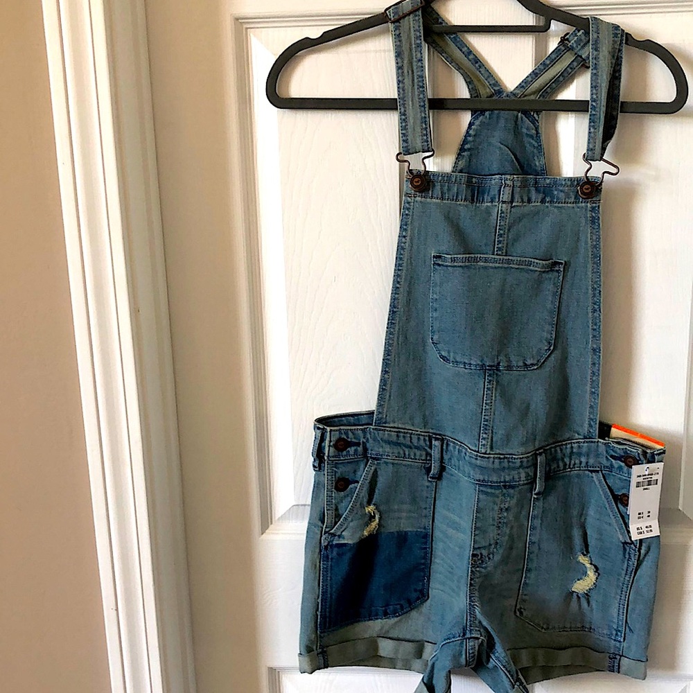 Hollister short tail- Jean jumper-